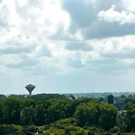 In Belgium Near Scenic Parks, Cleaning Included 니우포르트